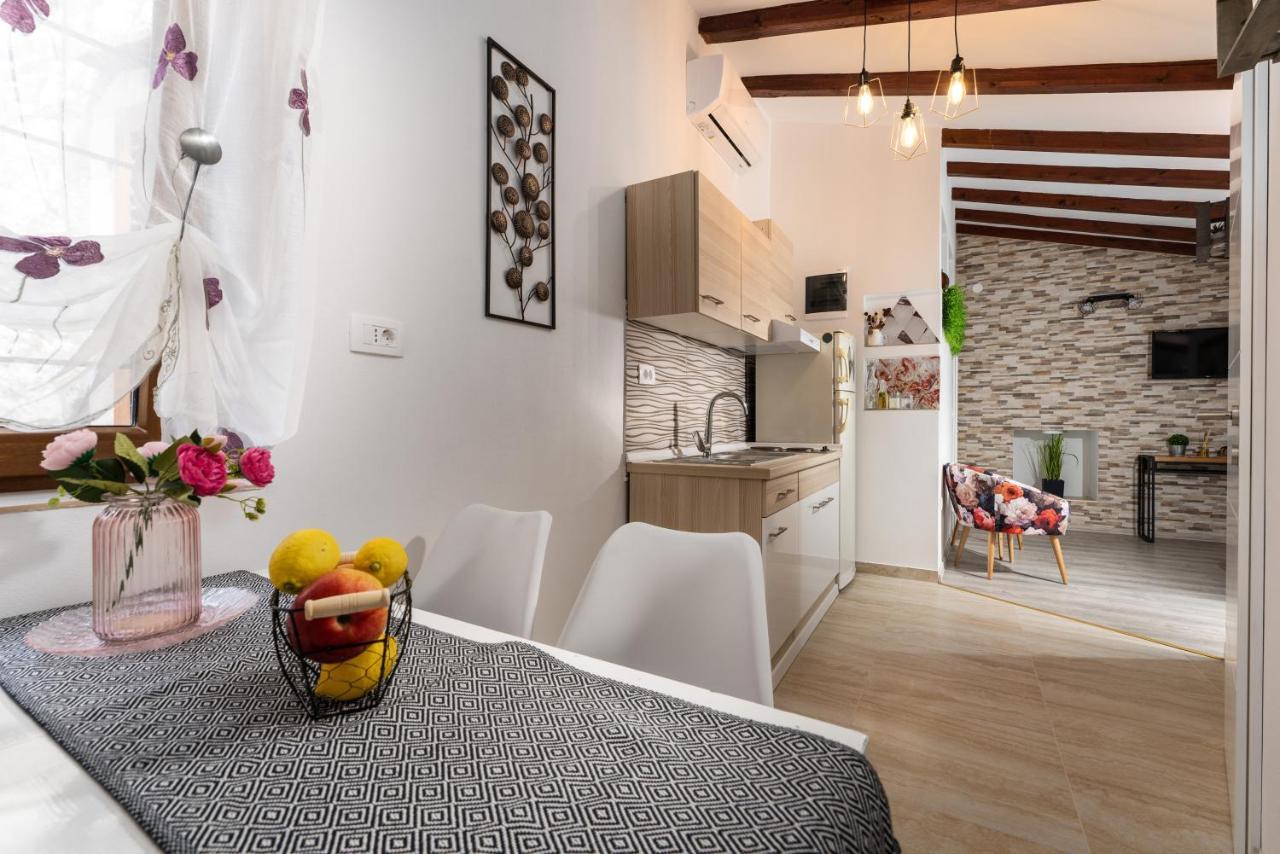 Relax In 2 Bedroom App In Old Town W/ac And Wifi *